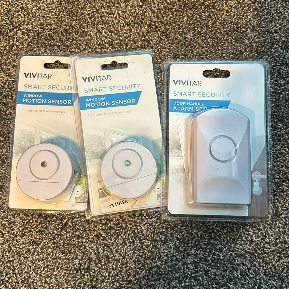 Bundle New Vivitar Smart Security door and motion sensor